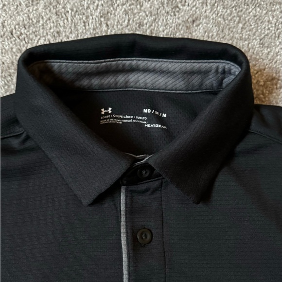 Under Armour Mens Shirt M Black Mesh Polo
HeatGear Loose Stretch Athletic - Picture 3 of 4